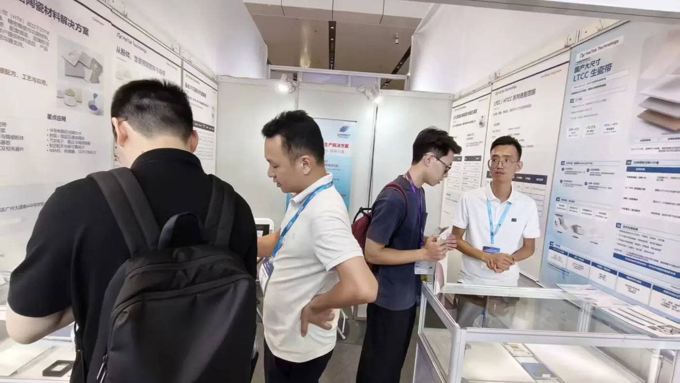 Technical discussion with visitors at HTK booth G03 in Shenzhen